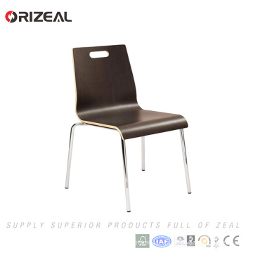 Cadeiras da sala de jantar que empilham a mobília industrial OZ-1020 do sótão do metal